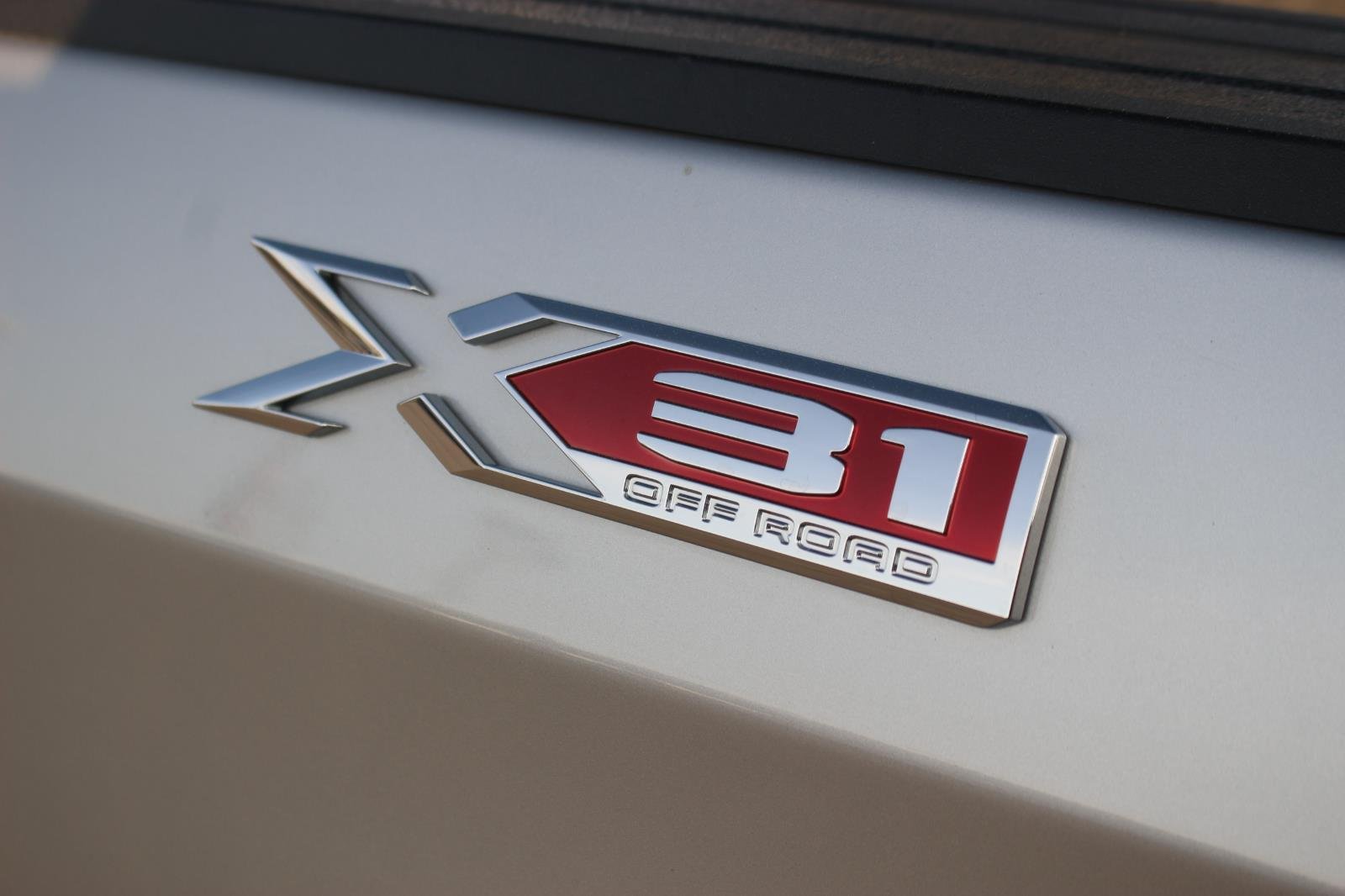 Used 2022 Quicksilver Metallic GMC Elevation image 11