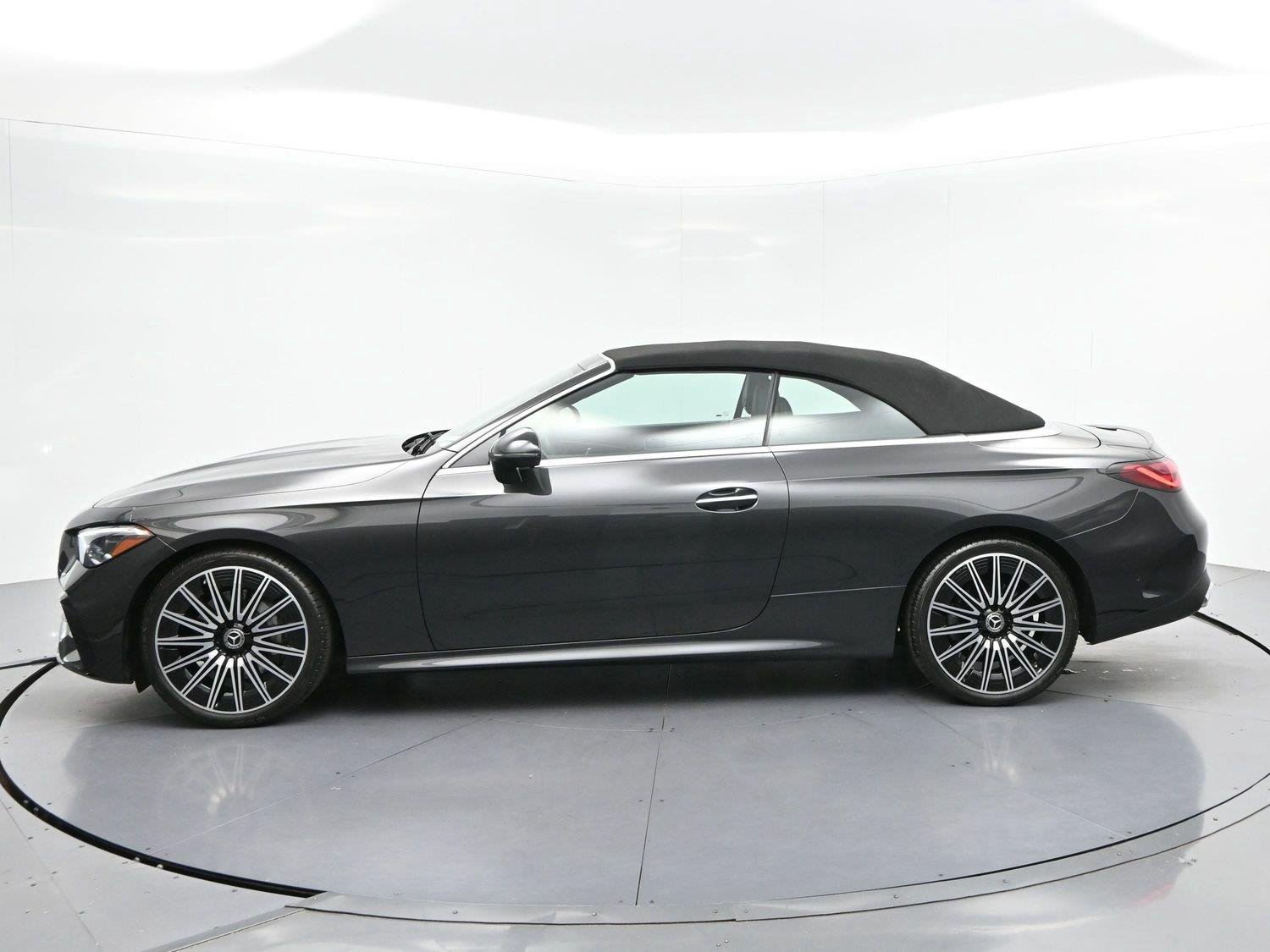 Used 2026 Graphite Gray Metallic Mercedes-Benz CLE 300 image 4