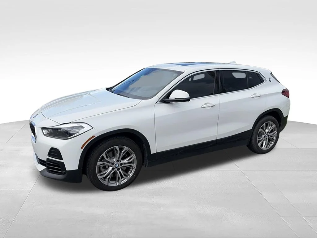 Used 2022 White BMW sDrive28i image 2