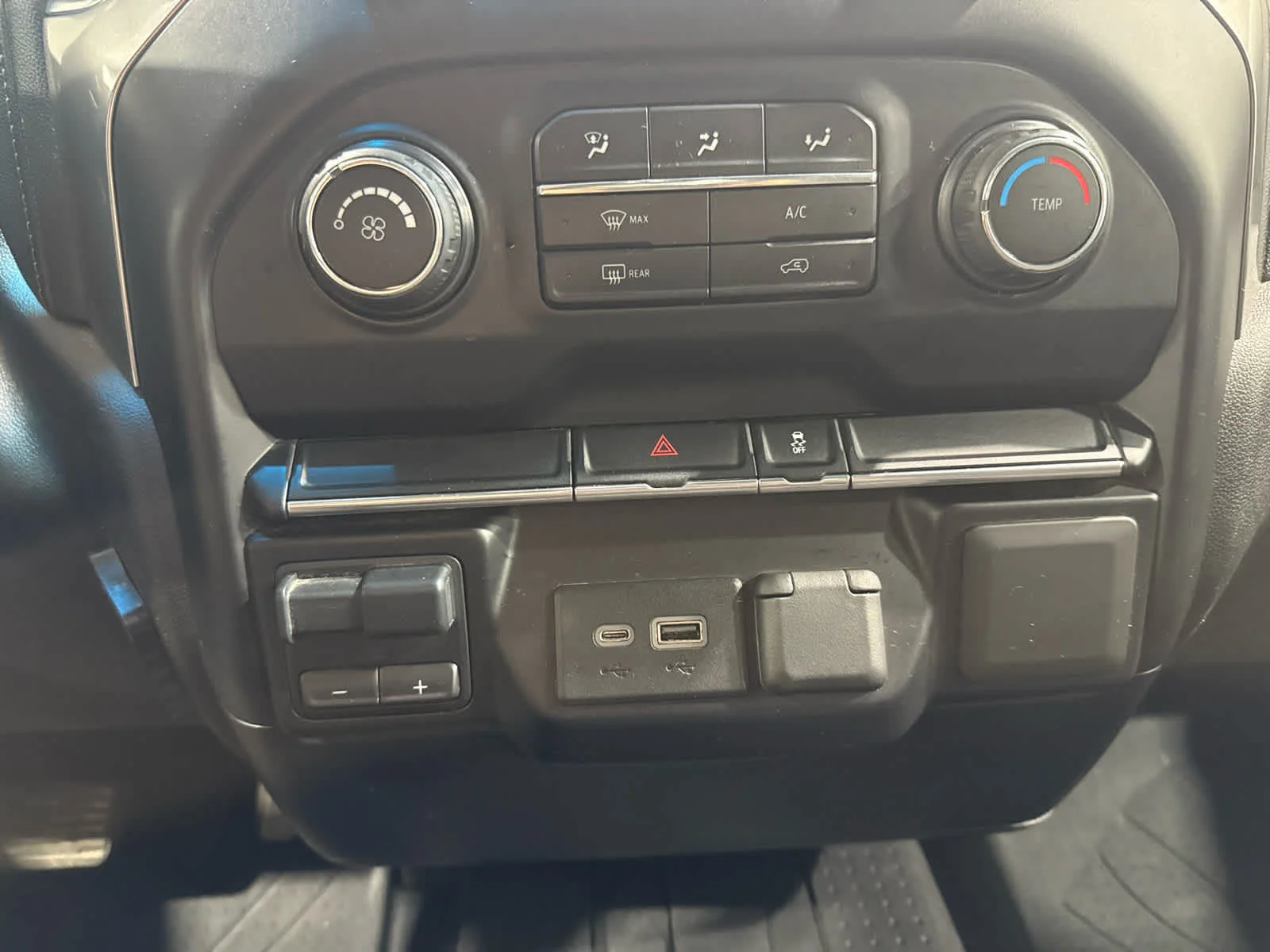 Used 2020 BLACK Chevrolet LT image 18