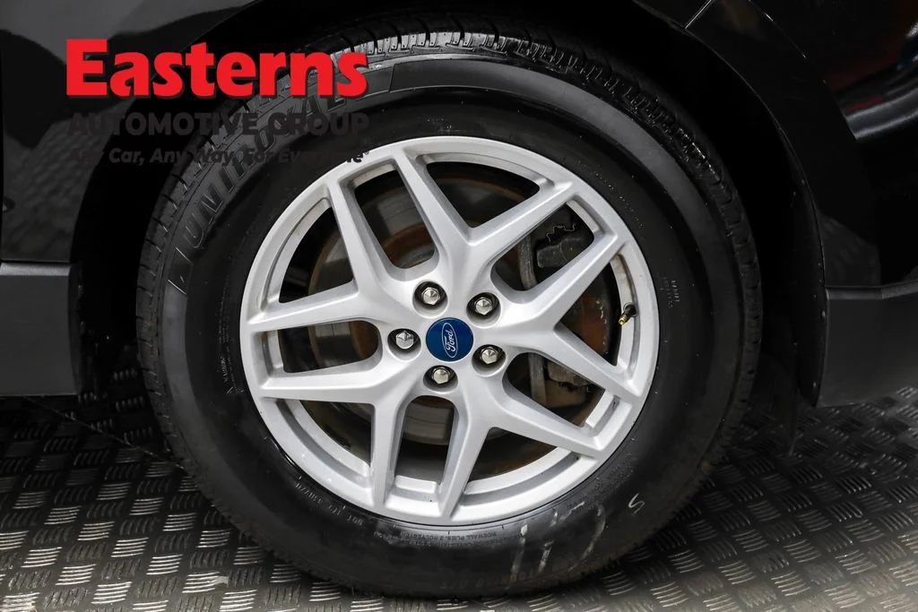 Used 2022 Black Ford SEL image 30