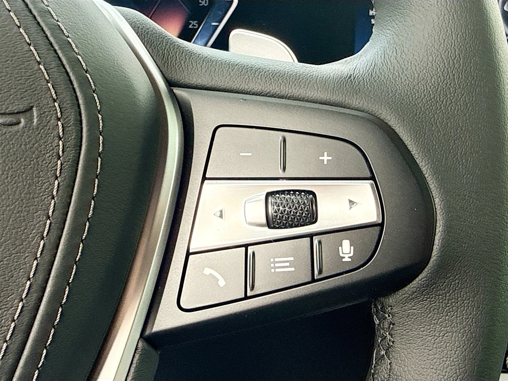 New 2026 Mineral White Metallic BMW sDrive40i image 39