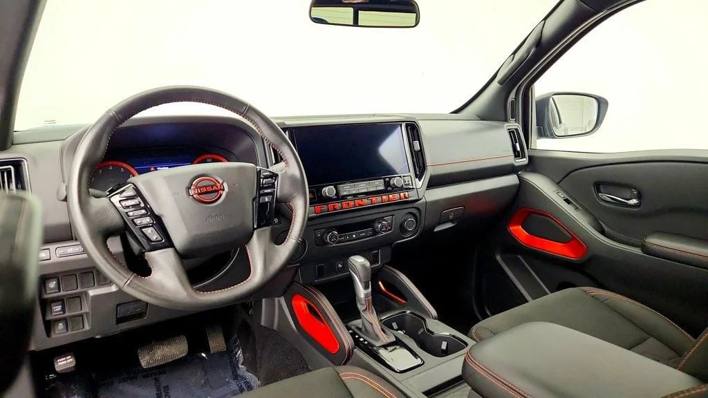 Used 2025 Boulder Gray Pearl Nissan Crew Cab 4x2 PRO-X image 12