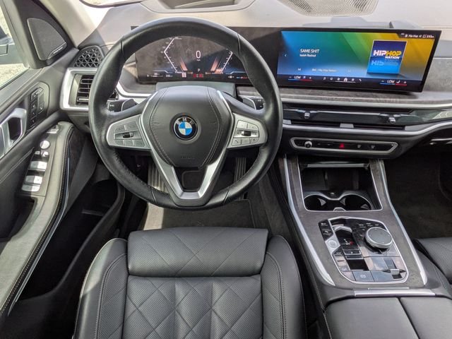 Used 2025 White BMW xDrive40i image 17