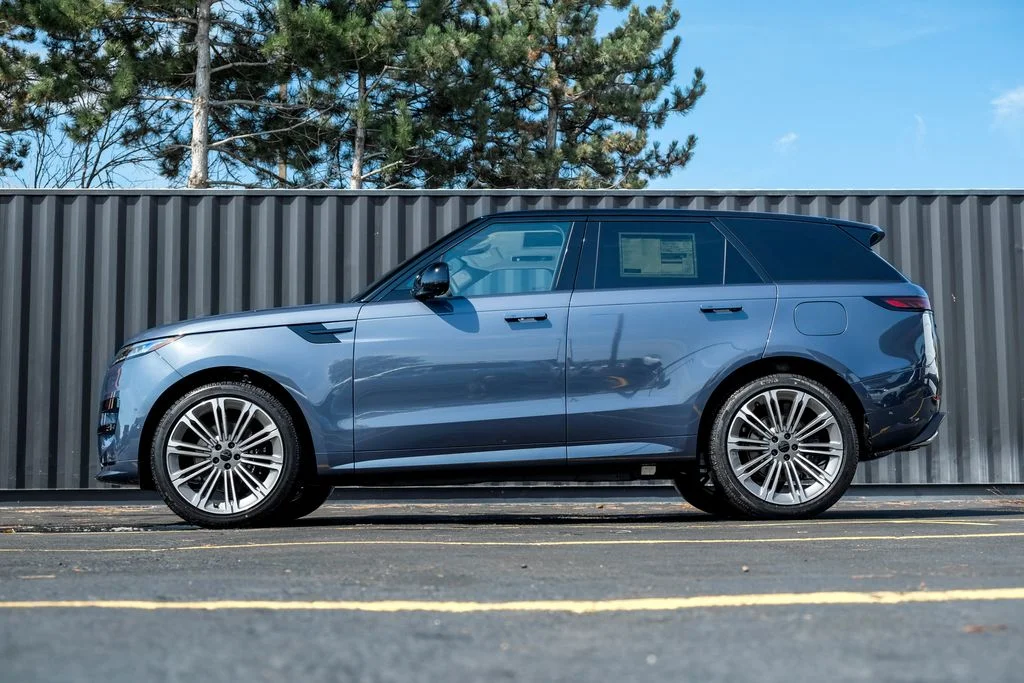 New 2027 Varesine Blue Land Rover Dynamic SE image 3