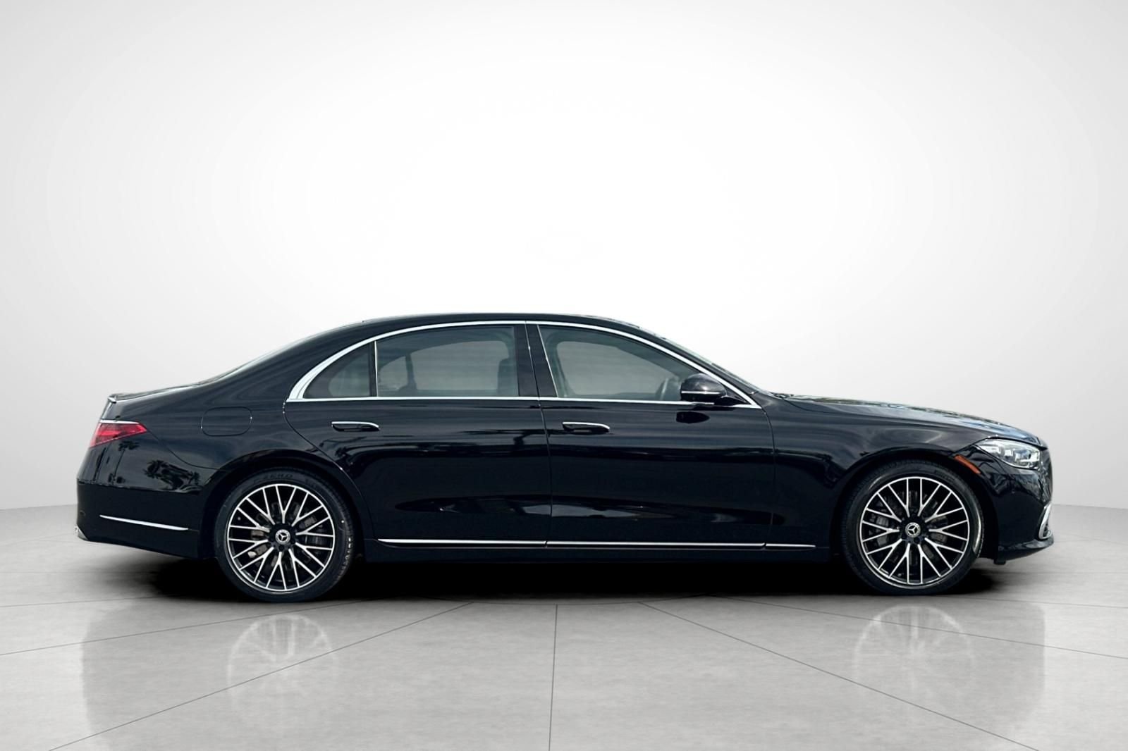Certified Used 2023 Black Mercedes-Benz S 580 image 25