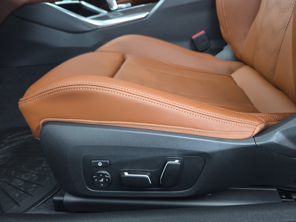 New 2027 Aventurin Red Metallic BMW Competition image 27