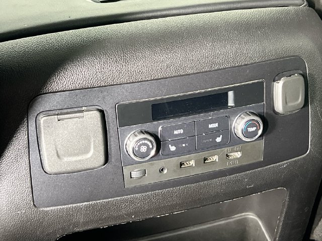 Used 2019 IRIDESCENT PEARL TRICOAT Chevrolet Premier image 27