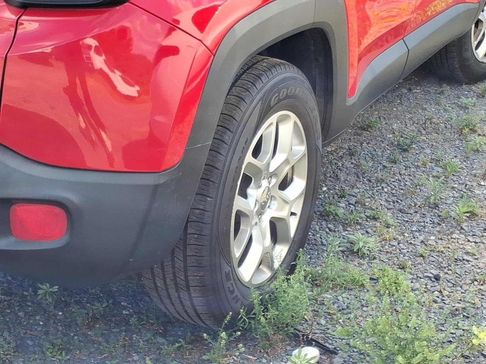 Used 2017 Colorado Red Jeep Latitude image 9