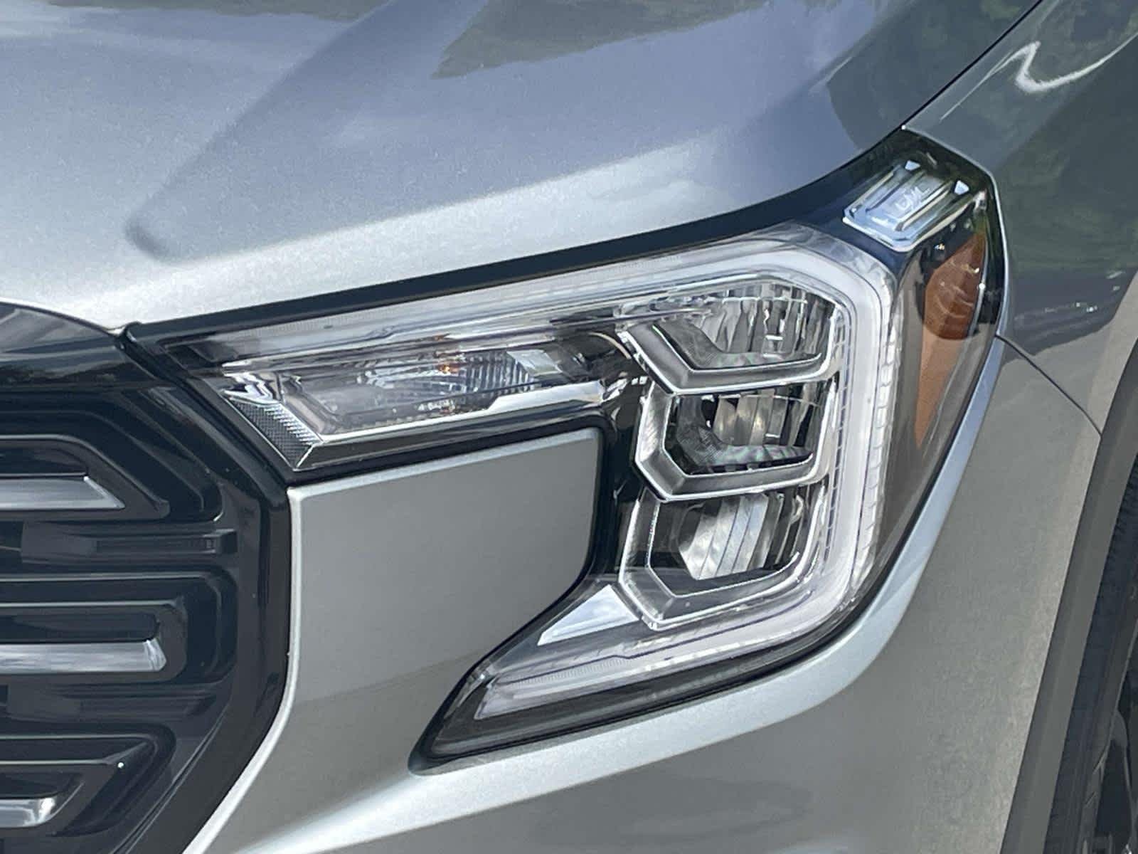Used 2024 Sterling Metallic GMC SLE image 18