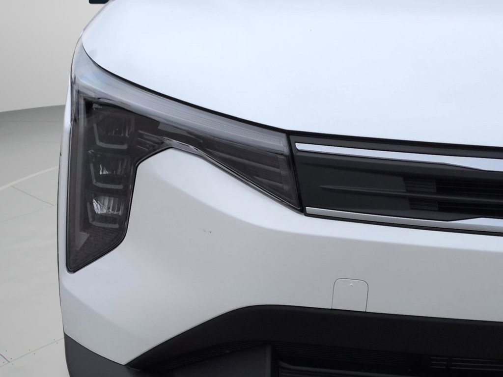 New 2026 Snow White Pearl Kia LXS image 28