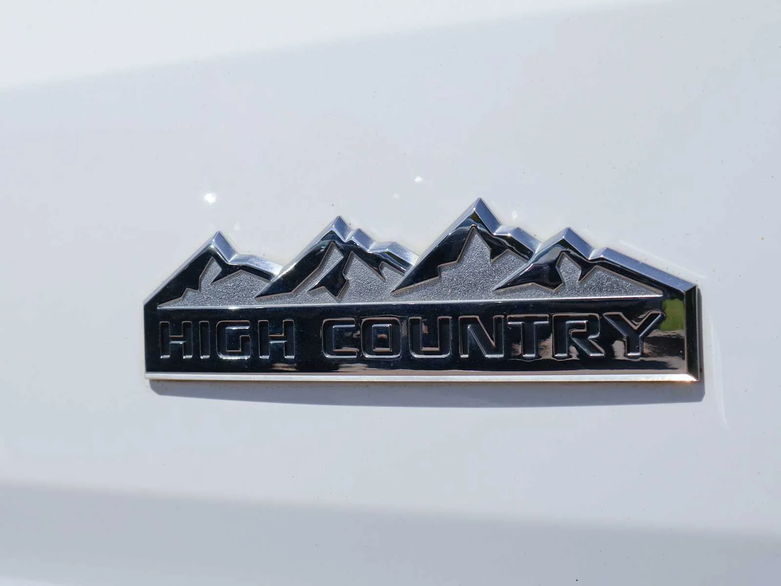 Used 2019 Summit White Chevrolet High Country image 12