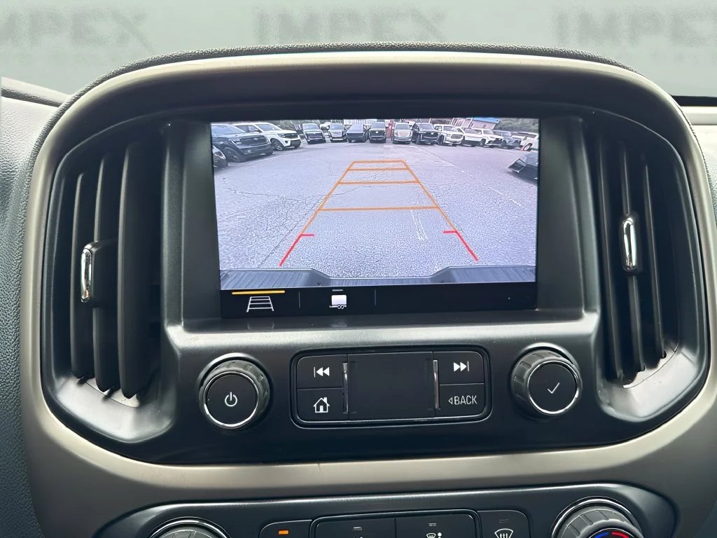 Used 2022 Gray Chevrolet Z71 image 10