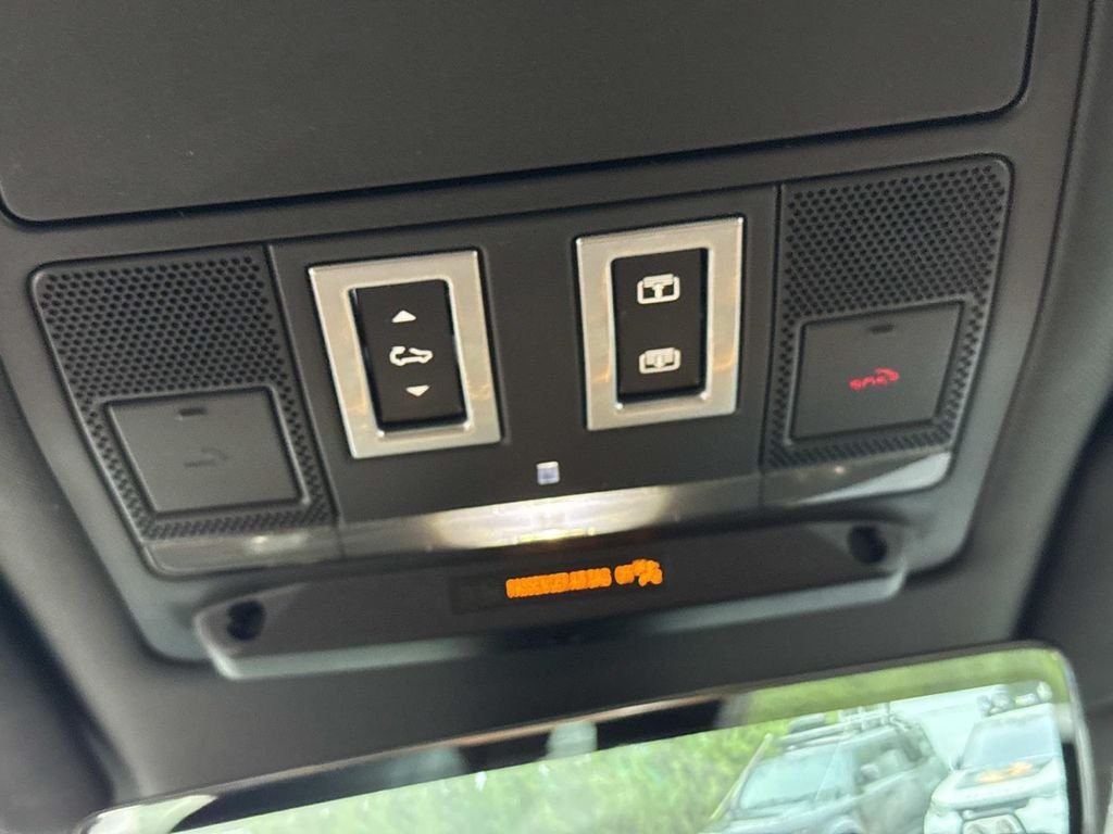 Used 2021  Land Rover X image 23