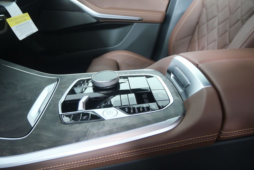New 2026 Carbon Black Metallic BMW xDrive40i image 21