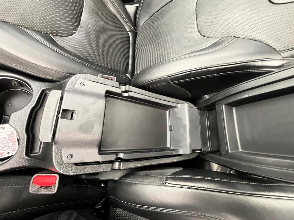 Used 2019 Gray Jeep Limited image 26