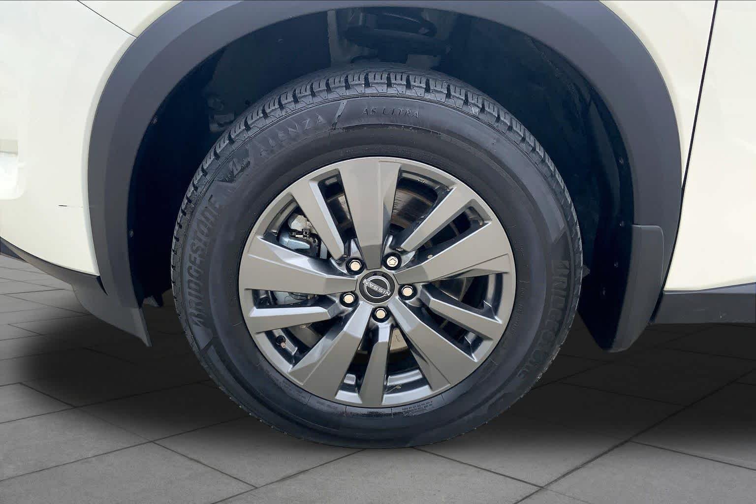 Used 2024 Pearl White Tricoat Nissan SV image 11