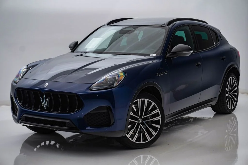 Certified Used 2025 Blu Modena Metallic Maserati Modena image 3