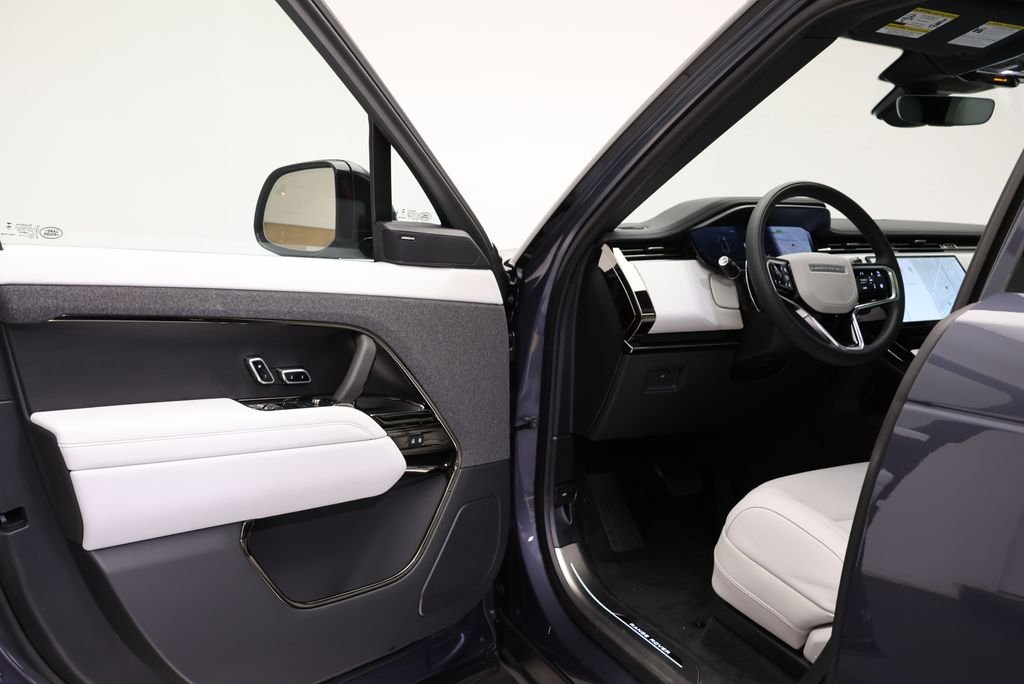 New 2026 Varesine Blue Metallic Land Rover SE image 27