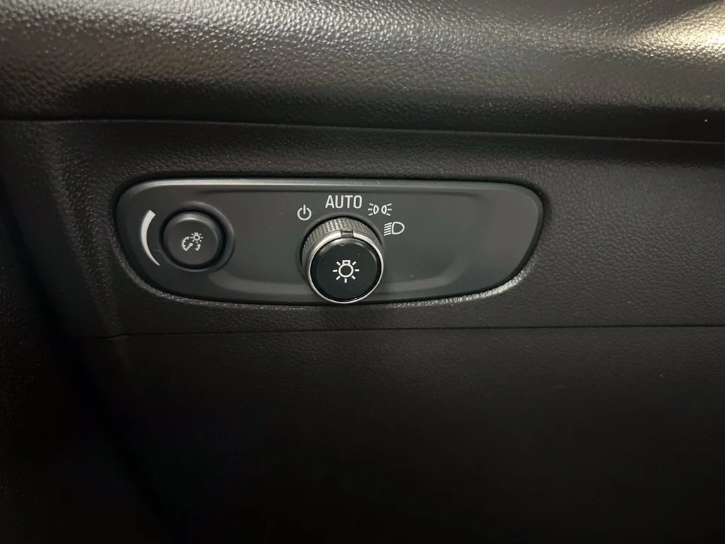 Used 2021 Cinnabar Metallic Buick Preferred image 32