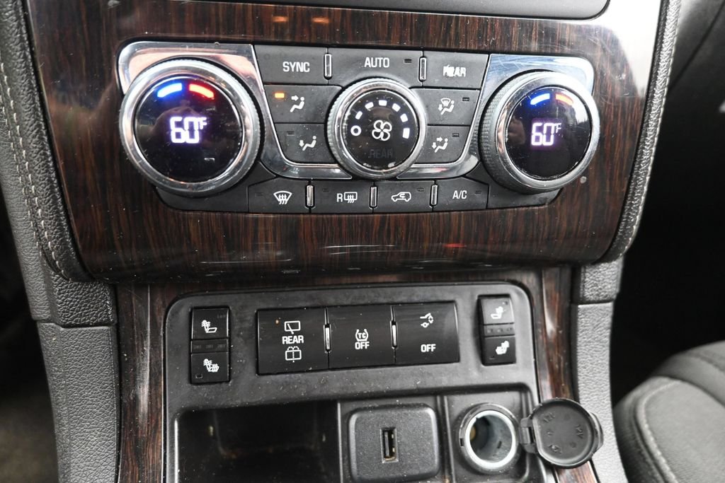 Used 2015 White Chevrolet 2LT image 22