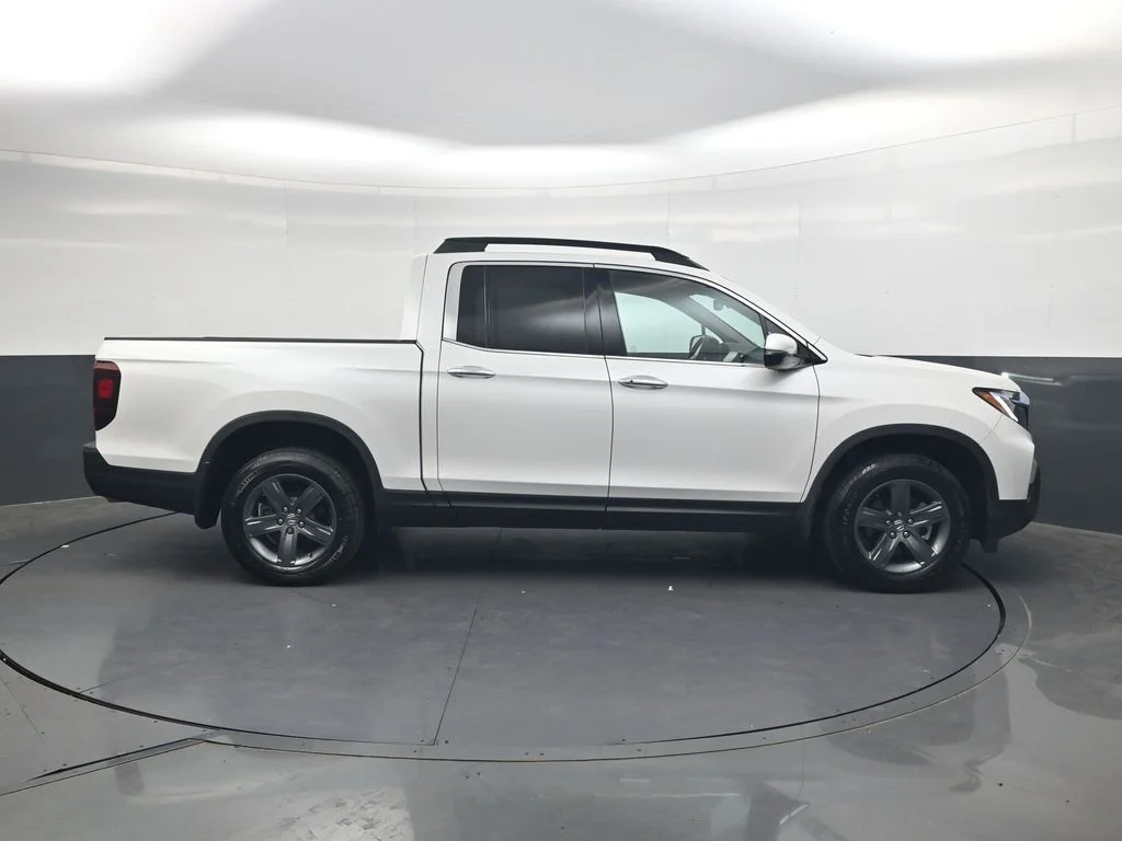 Certified Used 2023 Platinum White Pearl Honda RTL-E image 3