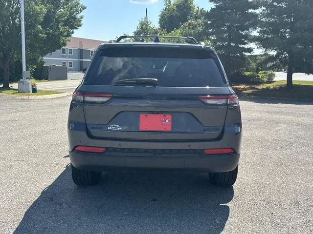 Used 2023 Gray Jeep Limited image 6