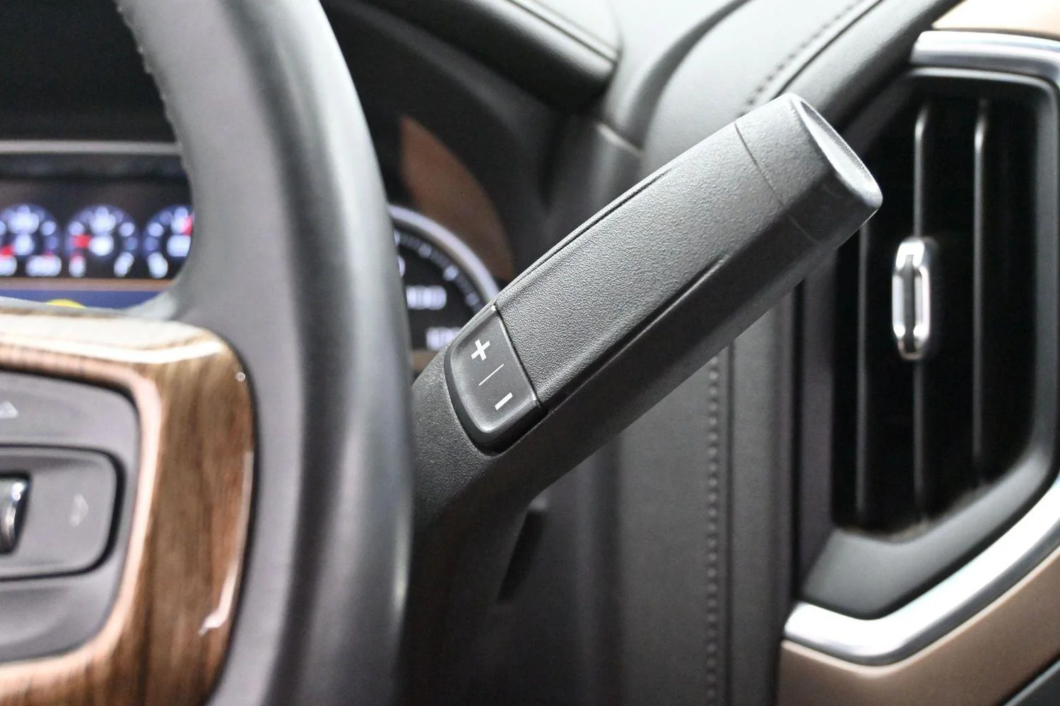 Used 2023 Northsky Blue Metallic Chevrolet High Country image 28