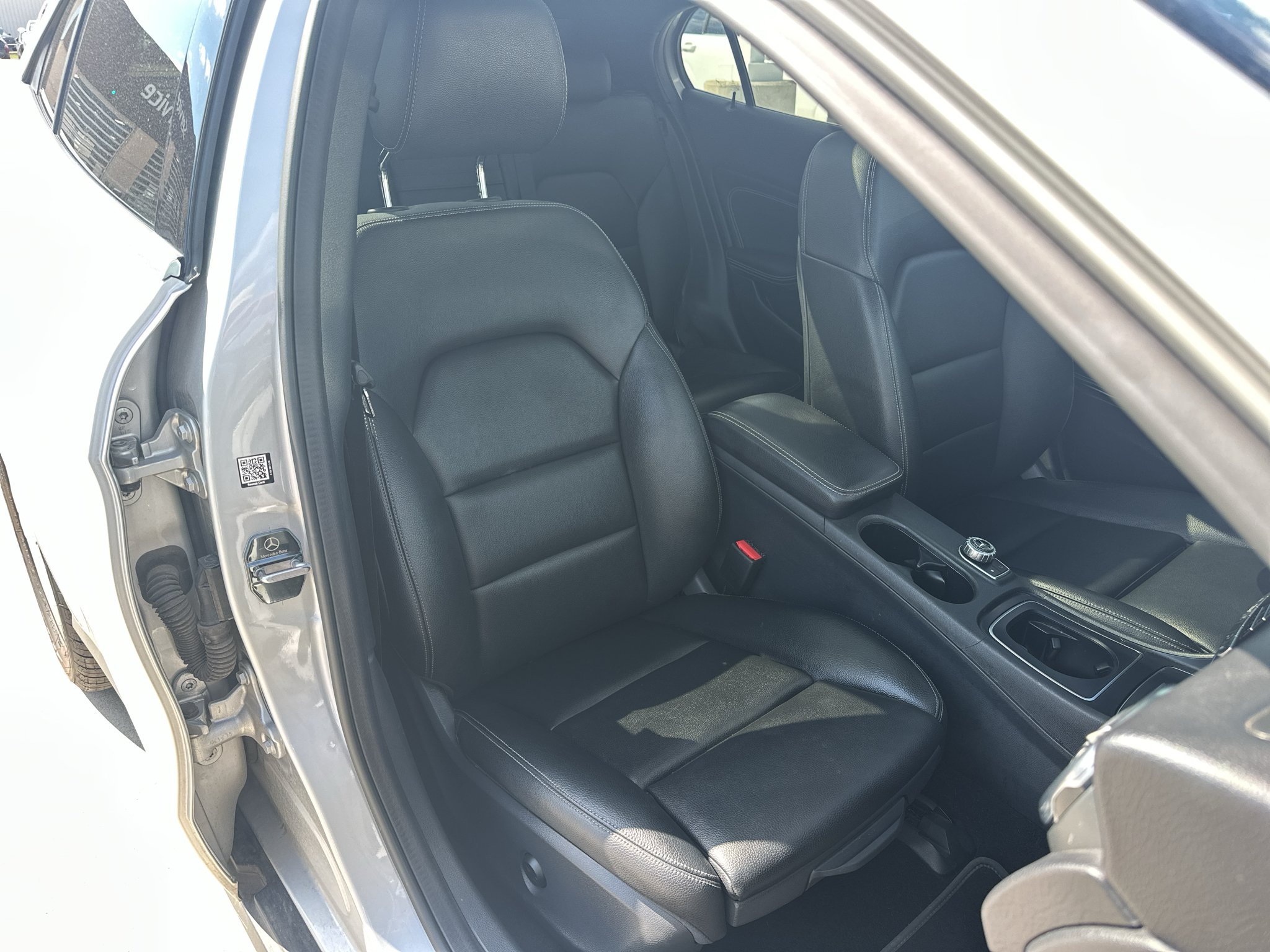 Used 2018 Polar Silver Metallic Mercedes-Benz 250 image 34
