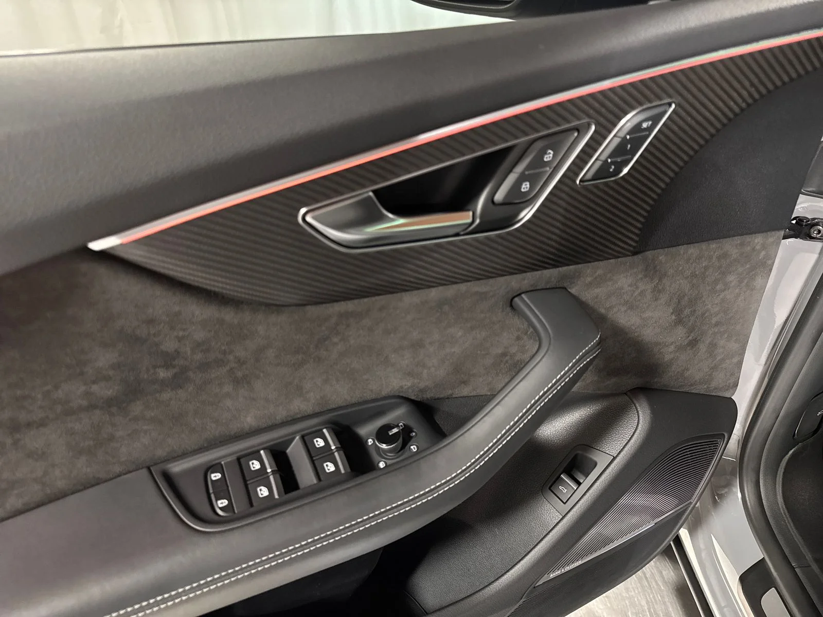 Used 2022  Audi 4.0T quattro image 16