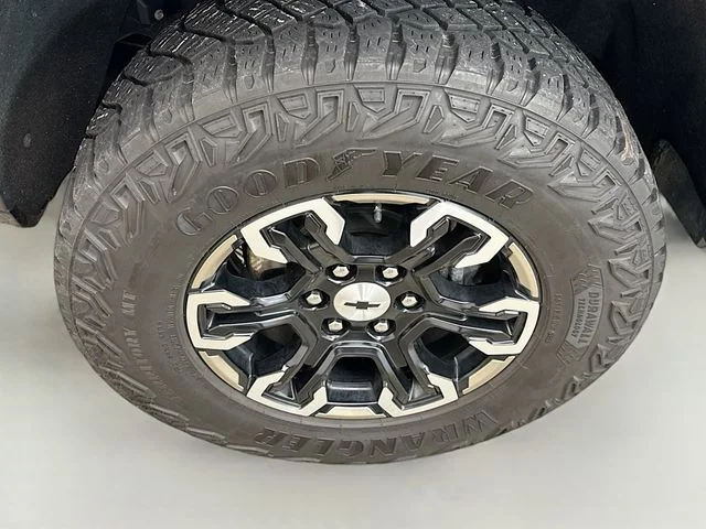Used 2022 Blue Chevrolet ZR2 image 34