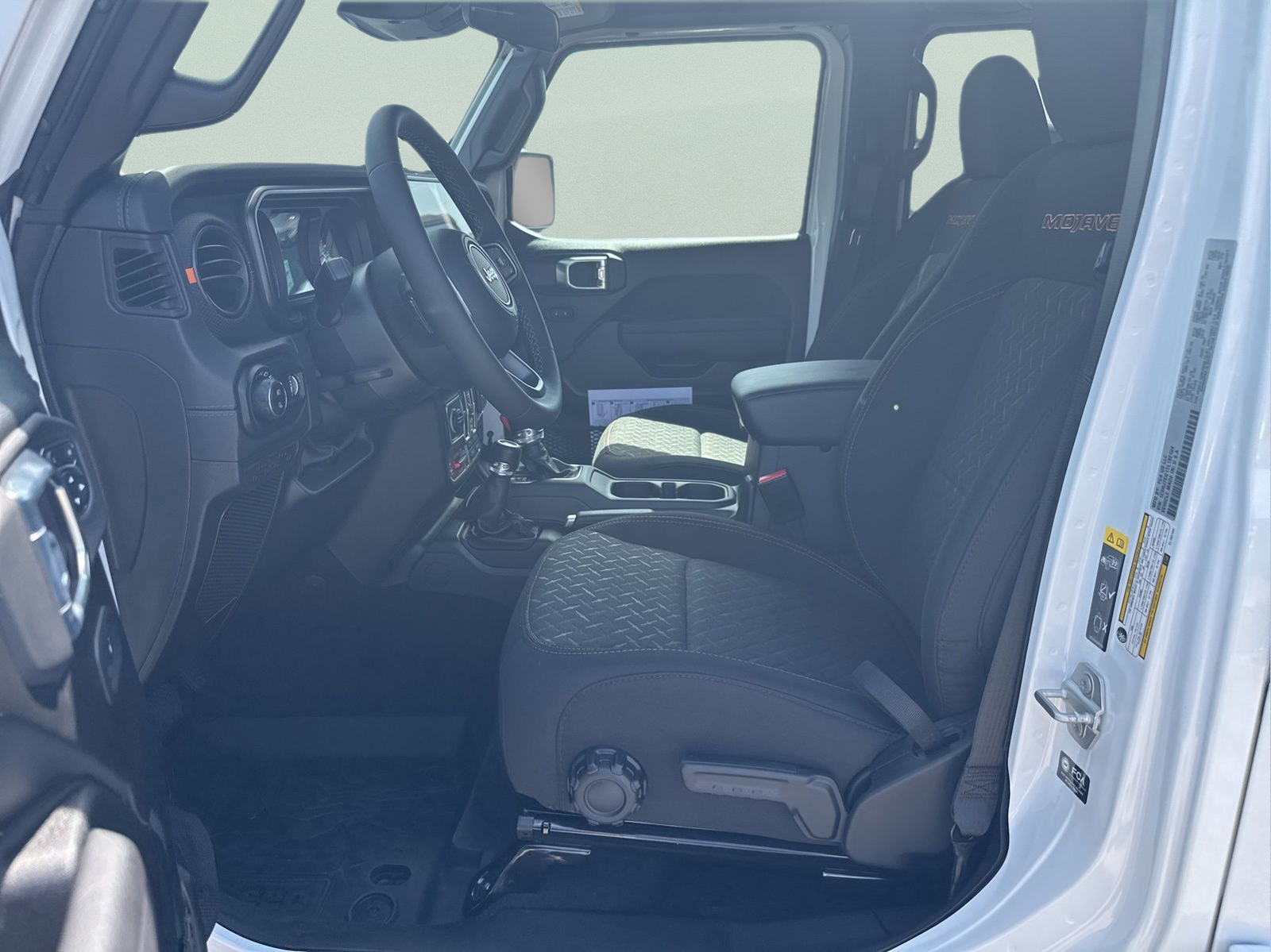New 2026 Bright White Clear-Coat Exterior Paint Jeep Mojave image 10