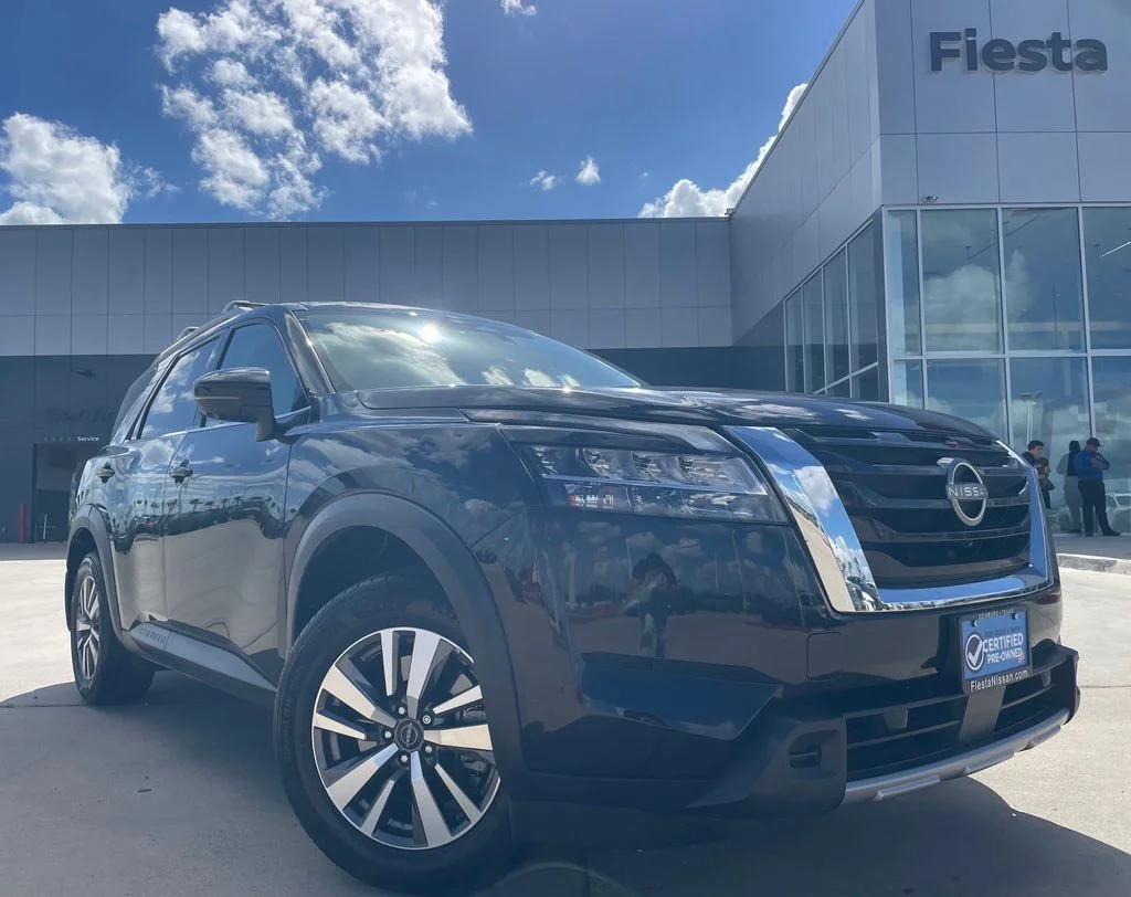 Used 2023 Black Nissan SL image 1