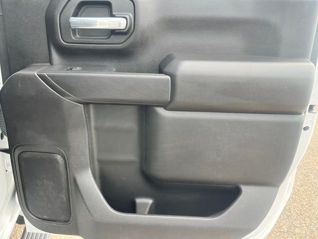 Used 2025 White Chevrolet Custom image 22