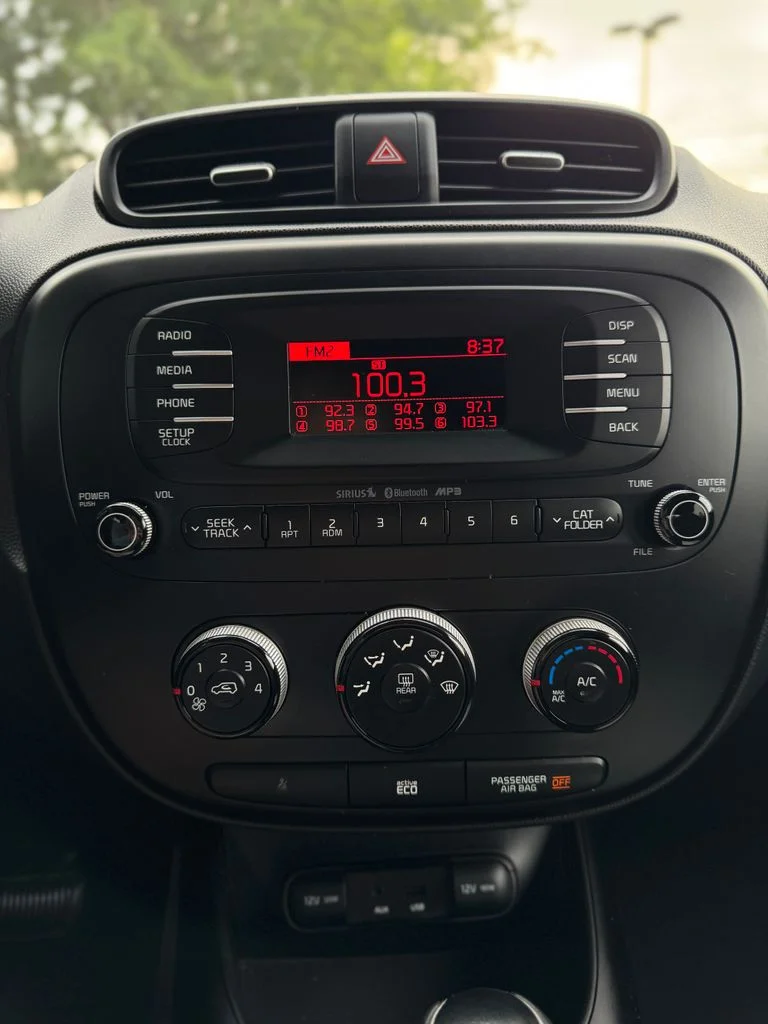 Used 2014 Alien II Kia Base image 19