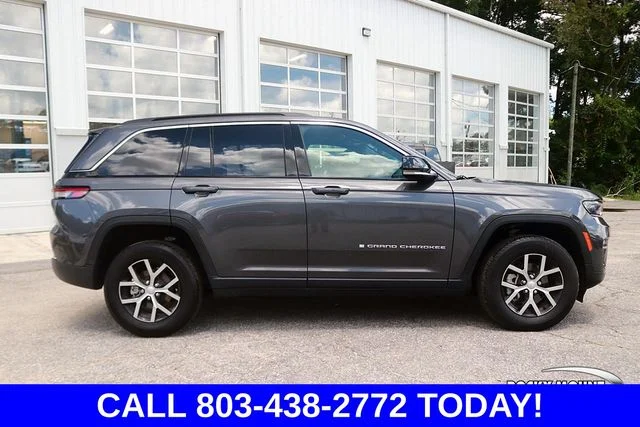 Used 2025 Gray Jeep Limited image 3