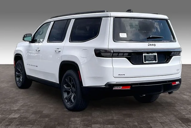 New 2026 Bright White Clear-Coat Exterior Paint Jeep Limited Altitude image 3