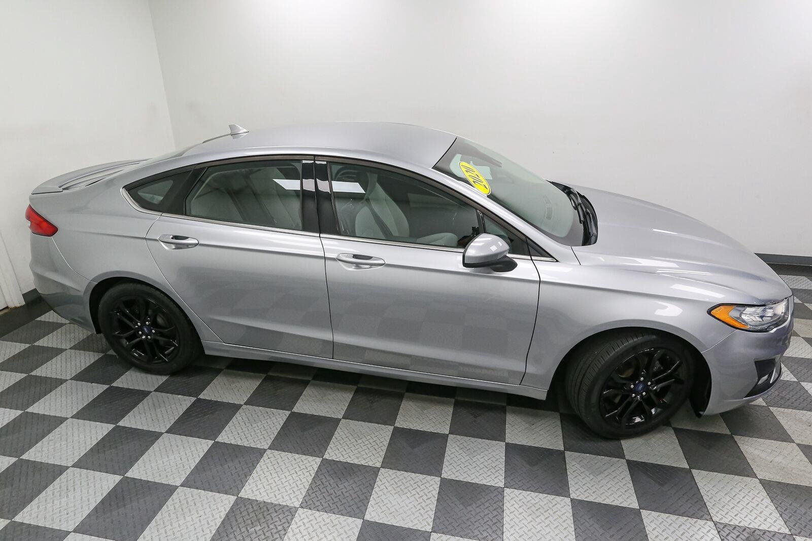 Used 2020 Iconic Silver Ford SE image 5