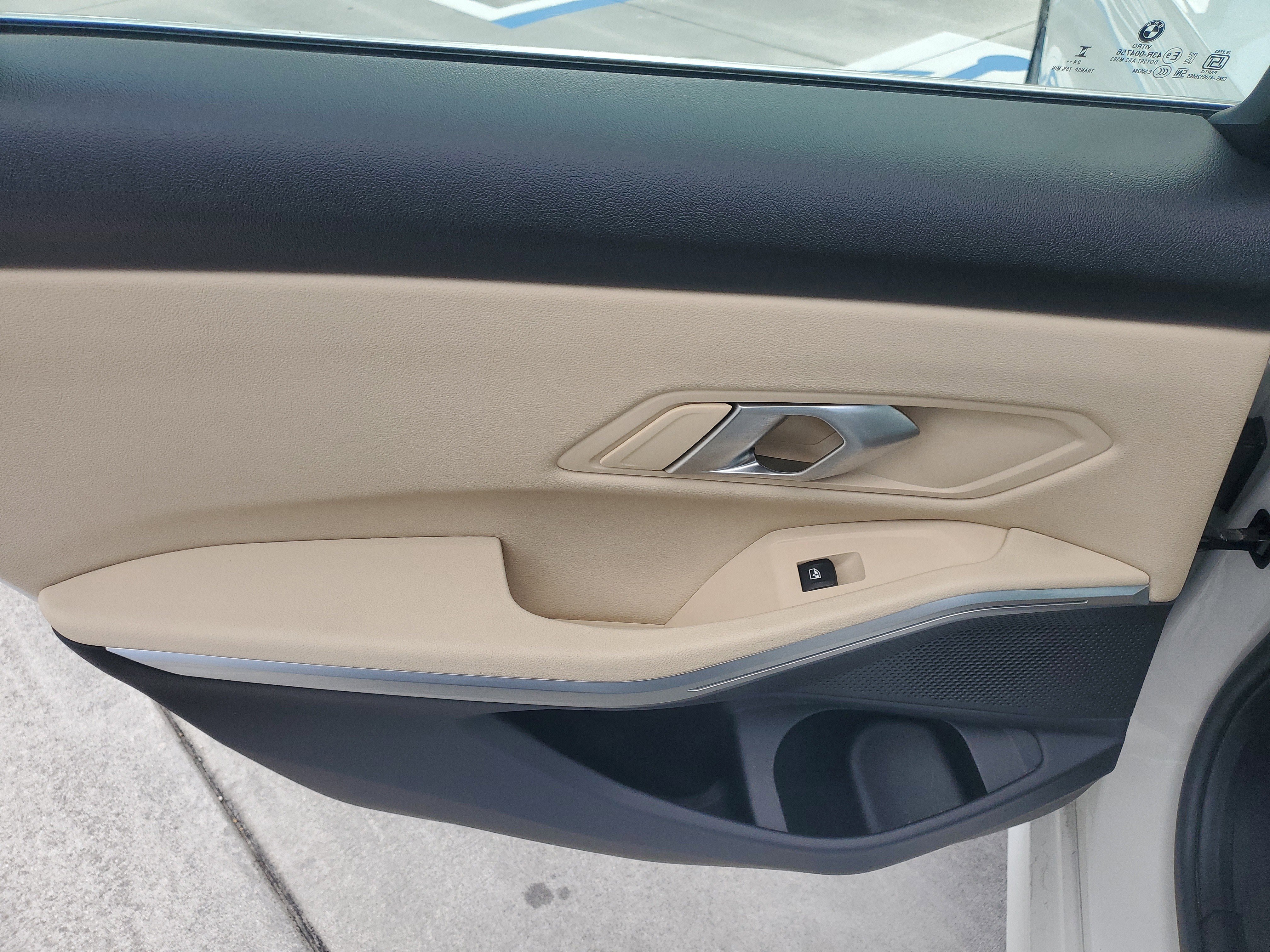 Used 2025 White Metallic BMW 330i image 18