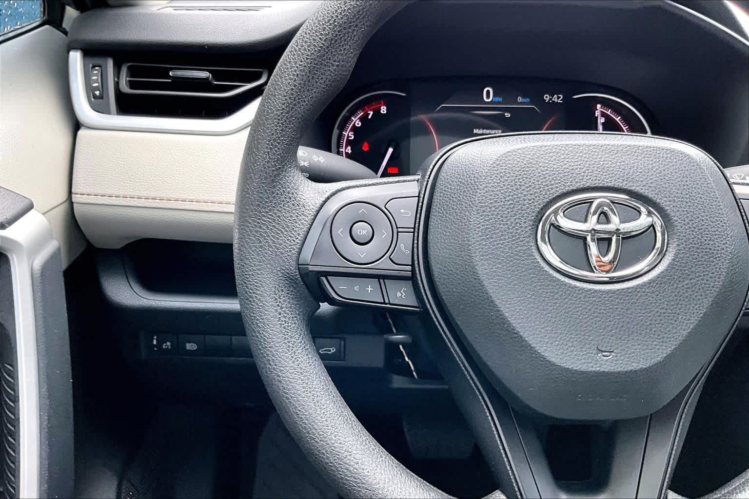 Used 2025 Silver Sky Metallic Toyota XLE image 24