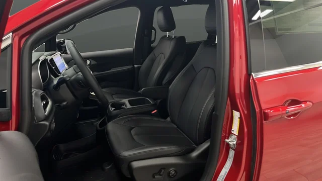 New 2026 Red Hot Pearl-Coat Exterior Paint Chrysler Select image 9