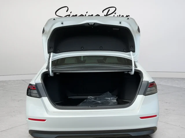 Certified Used 2025 Platinum White Pearl Honda SE image 24