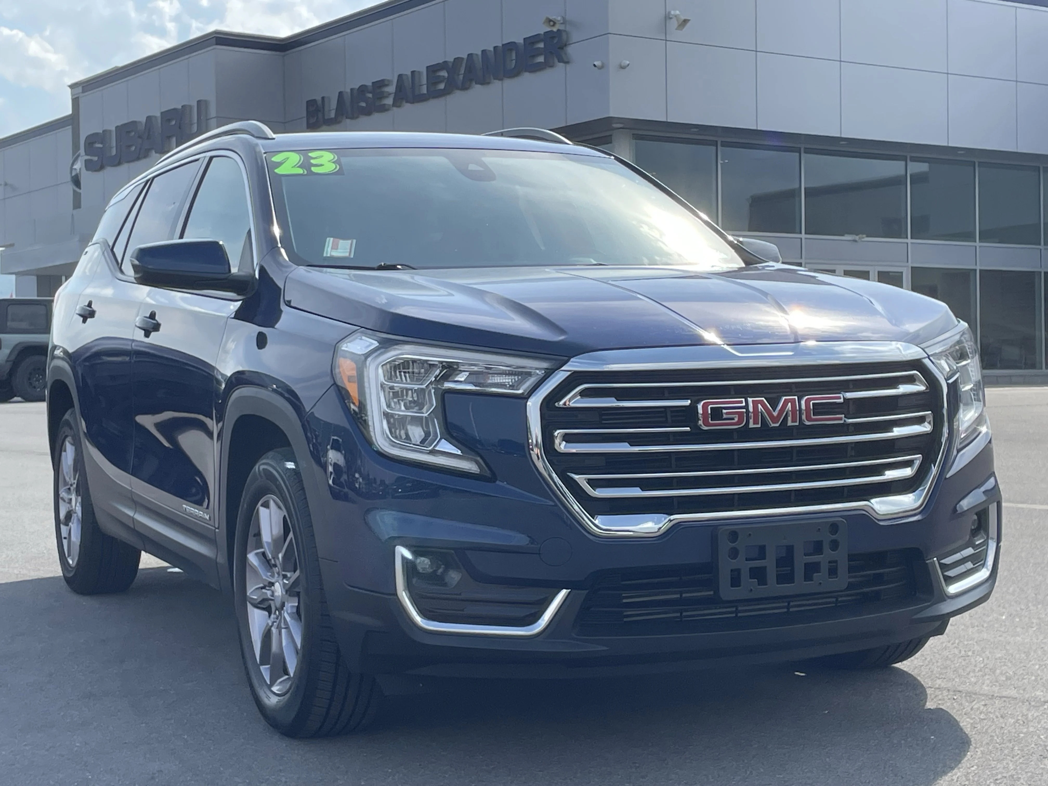 Used 2023 Marine Metallic GMC SLT image 1