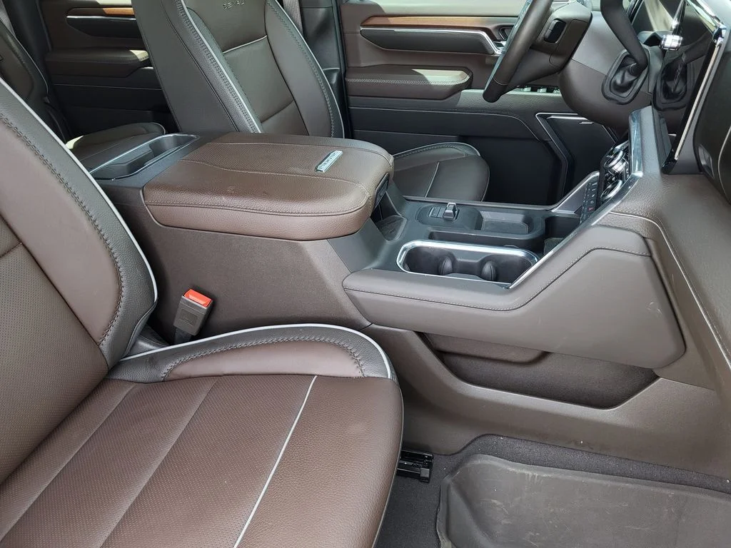 Used 2024 White Frost Tricoat GMC Denali image 11