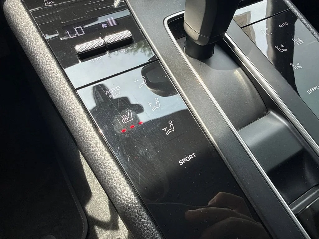 Used 2024  Porsche  image 34