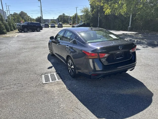 Used 2020 Blue Nissan 2.5 SL image 7