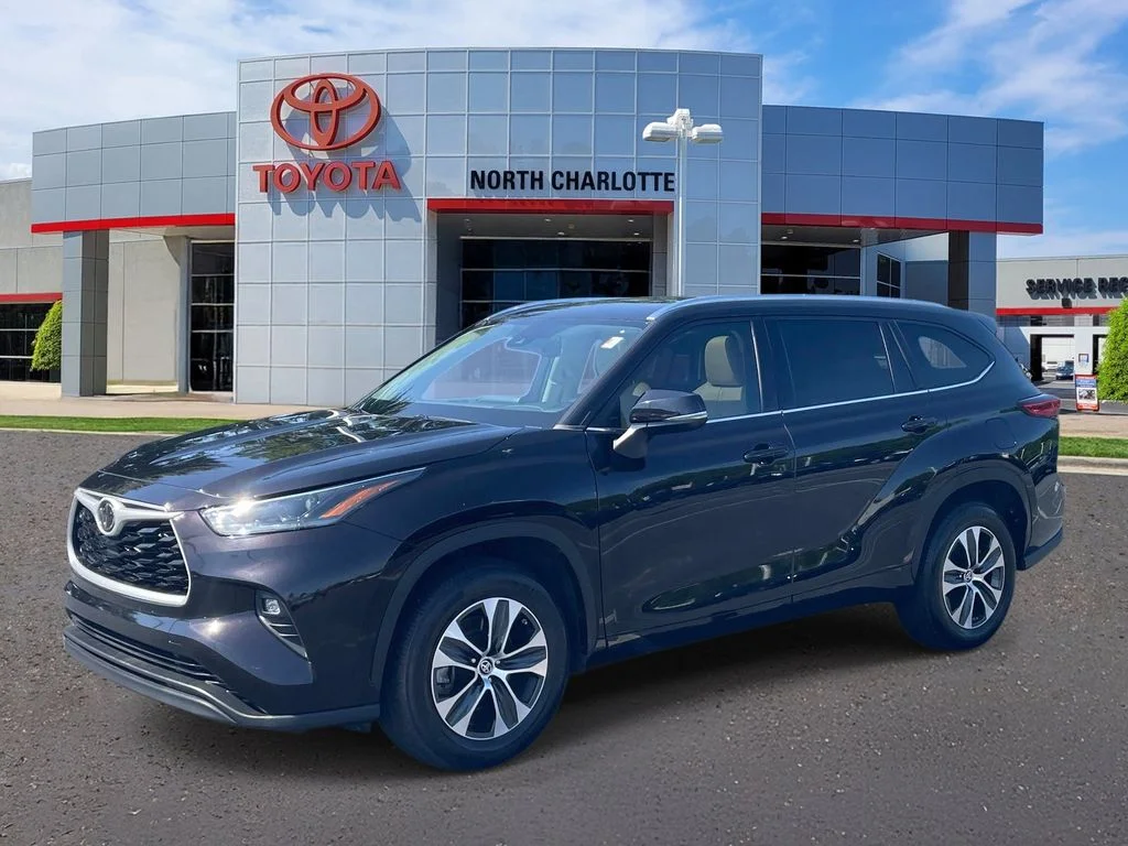 Used 2021 Brown Toyota XLE image 3