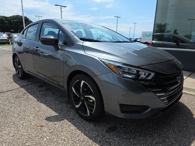 2025 Nissan Versa 1.6 SR CVT's photo