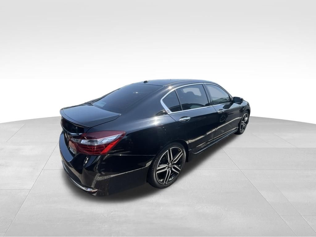 Used 2016 Black Honda Touring image 13