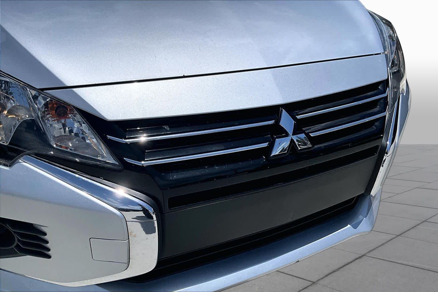 Used 2024 Starlight Silver Metallic Mitsubishi ES image 28